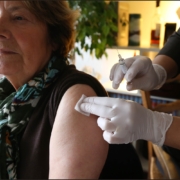 Vaccin antigrippal injecté par une infirmière libérale