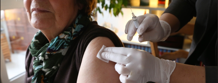 Vaccin antigrippal injecté par une infirmière libérale